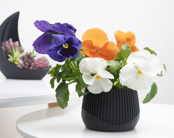 Scandinavian style pot Nordic inspired pot for stylish home Add a touch of Scandinavian sophistication to your space Sleek Design