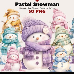 Op de afbeelding: Waterverfillustratie van pastelkleurige sneeuwpoppen met hoeden en sjaals. De afbeelding bevat de tekst "Pastel Snowman" en "50 PNG". De sneeuwpoppen zijn in verschillende kleuren, waaronder roze, blauw, groen en geel.
