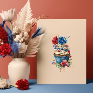 Puede incluir: Una ilustraci&oacute;n de acuarela de un cupcake con glaseado azul y rojo, cubierto con ar&aacute;ndanos y flores. El cupcake est&aacute; sobre un fondo beige claro.