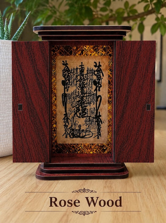 木製日蓮御本尊銘板、南無妙法蓮華経題目、神秘の法華経、手作りの高地