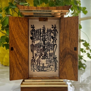 Mini santuario Butsudan con Gohonzon: altar budista de teca laminada MDF / santuario de viaje del Sutra del Loto, templo budista en miniatura hecho a mano