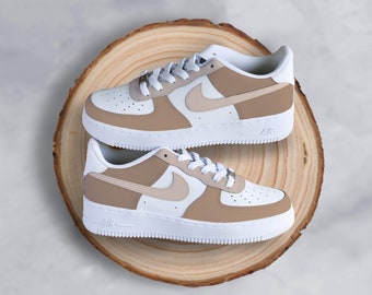 Nike Air Force 1 Cappuchino Beige Custom Sneakers, Erdtöne, Mode 2024, Geschenk für Sie