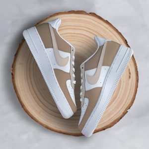 Nike Air Force 1 Cappuchino Beige Custom sneakers, gift for her, earthtones, fashion 2024, verjaardagscadeau, vrouwen, beigetones, frappuchino, latte machiato chocolate.