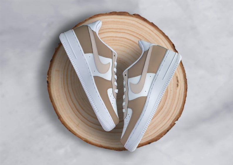 Nike Air Force 1 Cappuchino Beige Custom sneakers, gift for her, earthtones, fashion 2024, verjaardagscadeau, vrouwen, beigetones, frappuchino, latte machiato chocolate.