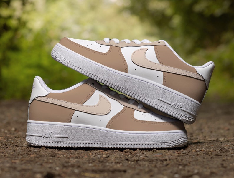 Nike Air Force 1 Cappuchino Beige Custom sneakers, gift for her, earthtones, fashion 2024, verjaardagscadeau, vrouwen, beigetones, frappuchino, latte machiato chocolate.