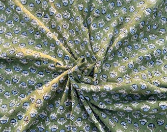 Tela de algodón verde oliva estampada a mano con bloques: motivo floral Sanganeri