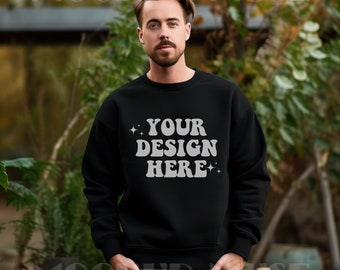 Zwarte Gildan 18000 Mockup Mannelijke zwarte Sweatshirt Herfst Mockup Zwarte trui Mockup Mannelijke Mockup Zwarte Crewneck Mockup Mockup buitenshuis