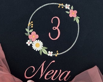 First birthday/ Flower wreath shirt for girls/ Personalized shirt for children/ Outfit for birthdays 1-9/ Gift idea