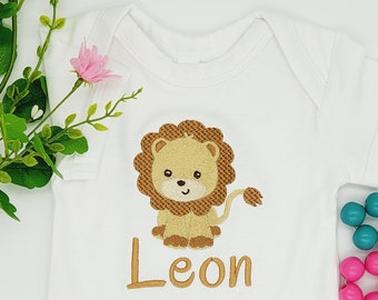 Babybody personalisiert/ Löwe / Geschenk zur Geburt/ personalisierter Babybody/ bestickt/ Babybody Mini/ Oma Opa