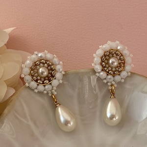 Hand-embroidered pearl earrings made of crystal beads and seed beads in mother-of-pearl, white, and silver with pearl drops - Laury gets married
