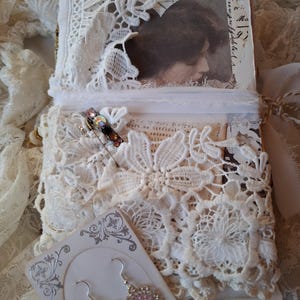 Cuaderno y libro de almacenamiento Junk Journal "L'amour Medicin" con un aspecto shabby chic