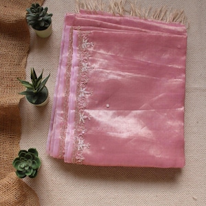 Sari rosa, sari lavorato a mano, sari ricamato, sari in tessuto, sari di lusso per matrimoni, sari per celebrazioni, sari regalo di Natale per lei immagine 1