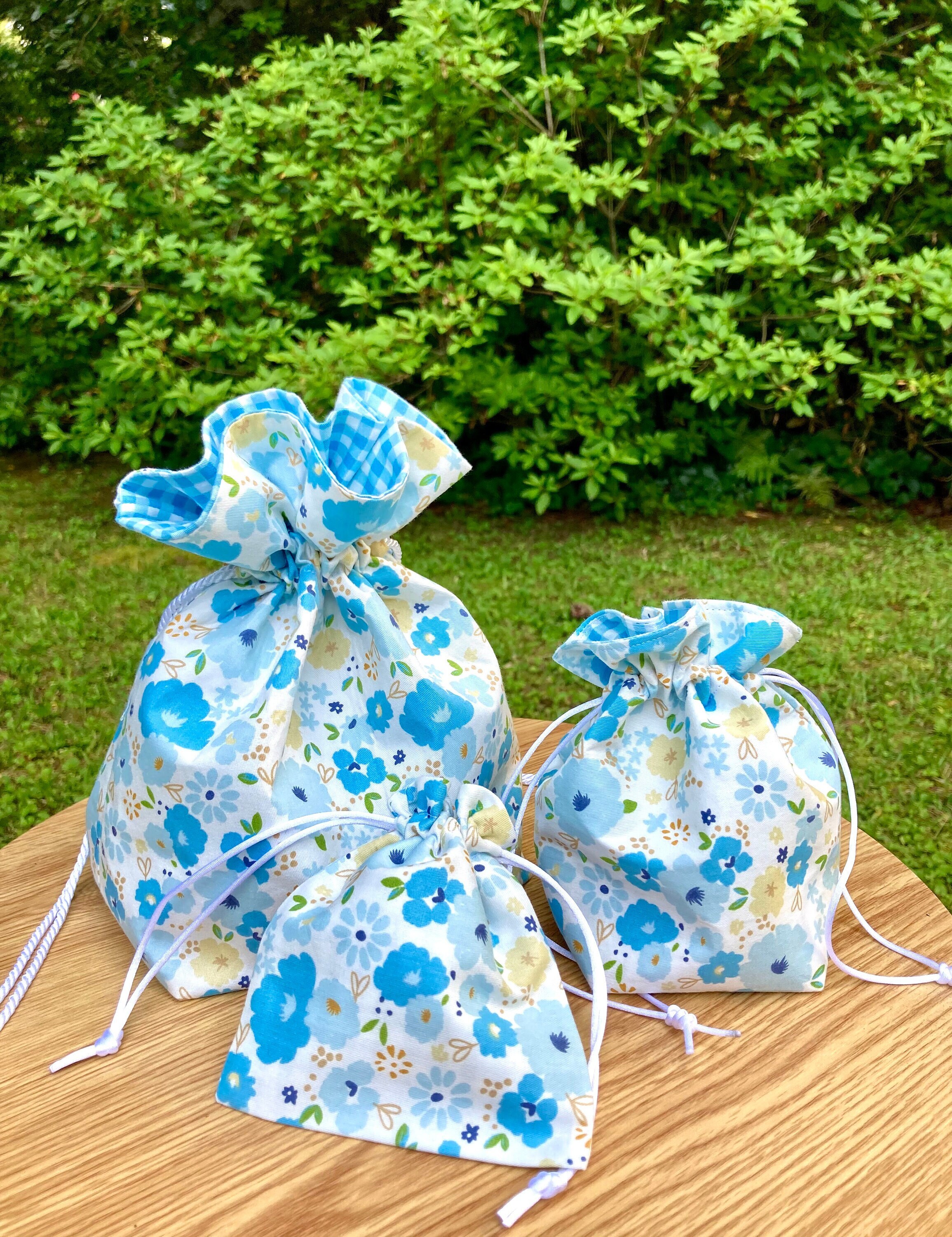 紫、緑、青、またはピンクの春の花柄巾着バッグ| 再利用可能な