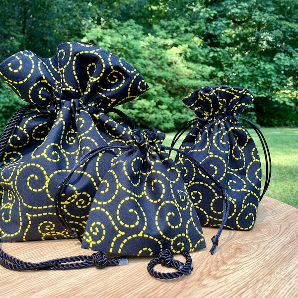 Bolsas con cordón hechas a mano Honey Swirl en 3 tamaños / Bolsa reutilizable con cordón de tela de remolino negro y amarillo / Bolsa de proyecto premium / Bolsa de mármol