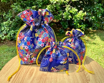 Bolsa de tecido quimono feita à mão com cordão: bolsa para joias com estampa floral azul