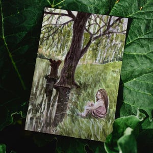Postal de acuarela de una niña en la naturaleza: sauce sereno, estanque, plantas, césped, verde, calmante, relajante - Impresión de galería de arte inspirada en la naturaleza