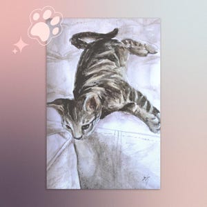 Carte postale mignonne de chat tigré - se détendre sur le canapé, art aquarelle peint à la main - cadeau parfait pour les amoureux des chats ou une occasion spéciale, stationnaire