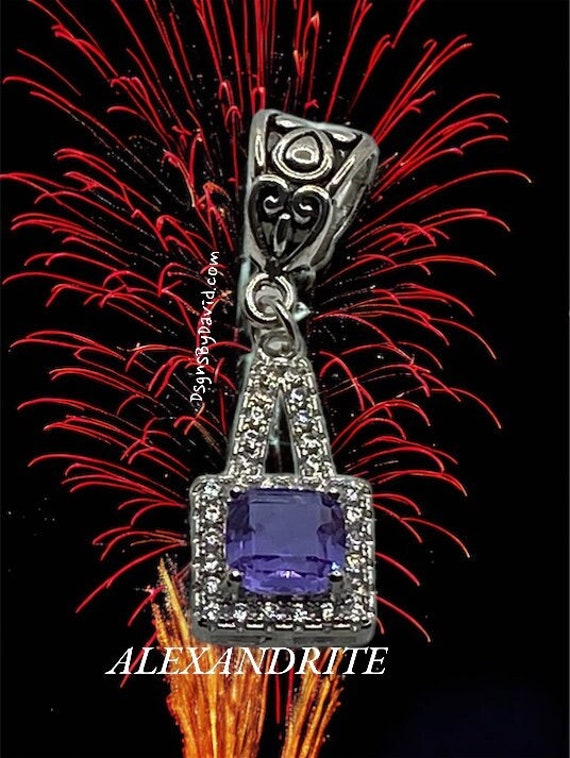 FLAMBOYANT Color Changing ALEXANDRITE Pendant Necklace