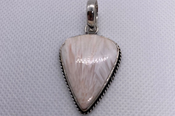 SCOLECITE Pendant Necklace