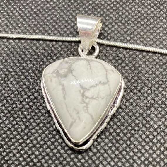 LOVELY HOWLITE PENDANT