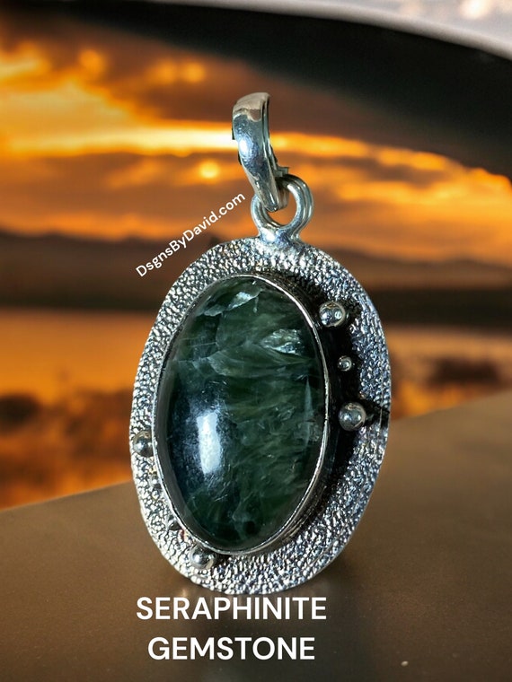 Rare Find-SERAPHINITE BEADED PENDANT Necklace