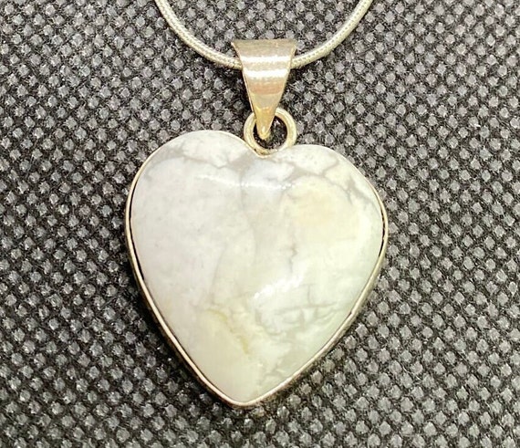 BEAUTIFUL HOWLITE Heart Pendant Necklace