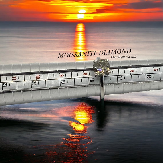 SOLITAIRE MOISSANITE DIAMOND Size 7.25" Ring
