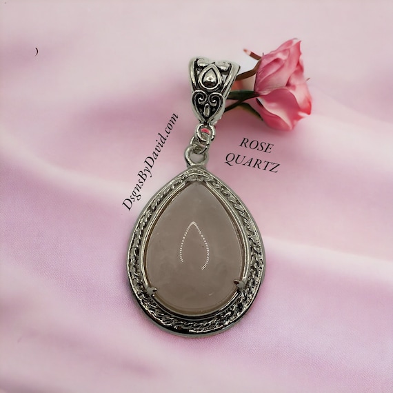 Beautiful ROSE QUARTZ Pendant Necklace