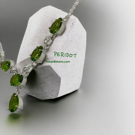 ELEGANT PERIDOT NECKLACE