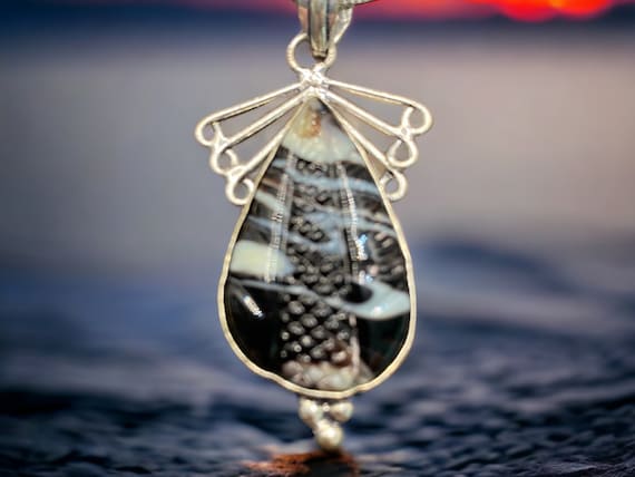 Black and White SULEMANI HAKIK Pendant Necklace