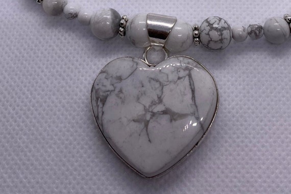 HEART HOWLITE Pendant Necklace