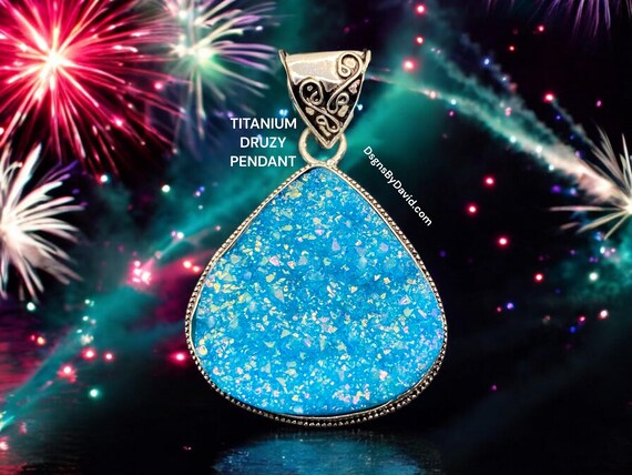 SPARKLING BLUE TITANIUM Druzy Pendant Beaded Necklace