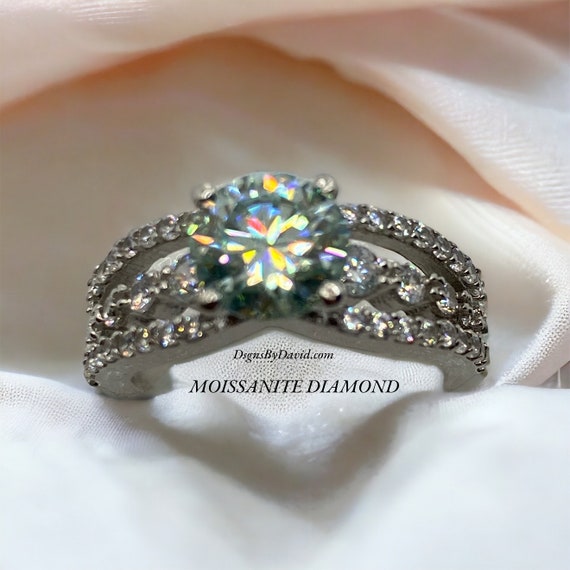ROUND MOISSANITE DIAMOND Ring