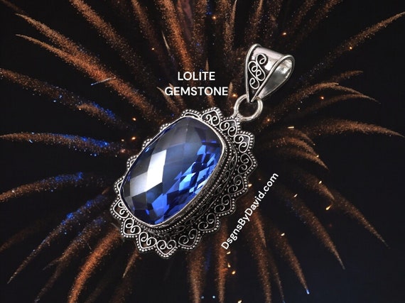 ALLURING LOLITE Pendant/Beaded Necklace
