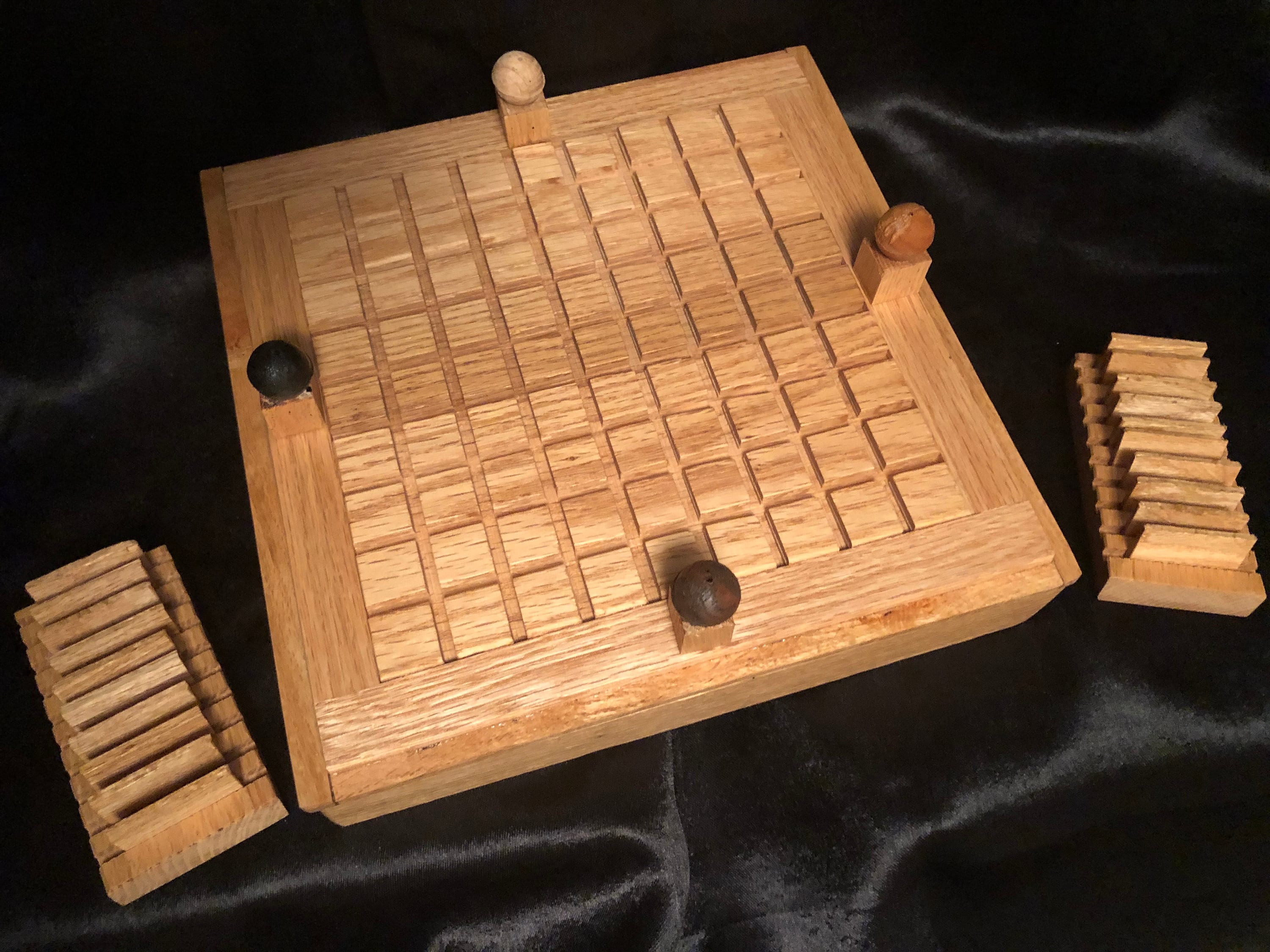 Quarto board game pieces and board by rhynes