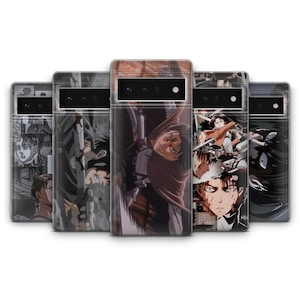 Könnte beinhalten: Fünf verschiedene Handyhüllen mit Charakteren aus dem Anime Attack on Titan. Die Hüllen sind alle transparent und zeigen verschiedene Charaktere aus der Serie, darunter Eren Yeager, Mikasa Ackerman und Armin Arlert.