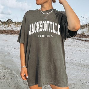 Vintage Jacksonville Florida T-Shirt: Retro College Style, Distressed Print