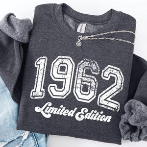1962 Limited Edition Sweatshirt, Retro 60s Pullover for Men and Women, Born in 1962 Gift, Vintage Birthday Crewneck Shirt