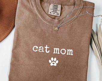 Cat Mom Shirt, Cat Lover T Shirt for Women, Paw Print Cat Mom Tee, Gift for Cat Owners, Cute Everyday Cat Mom Top