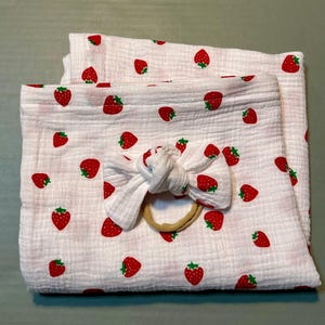 Baby Girl Muslin Swaddle Set