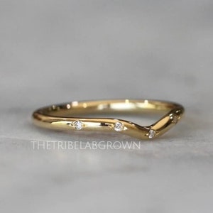 14k gouden gebogen trouwring, sierlijke moissanietband, contourstapelband, verzonken set bijpassende band, beloftering voor haar, jubileumband