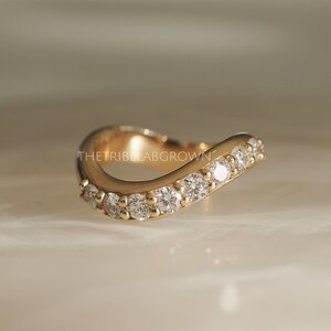 14k Gold gebogener Diamant Ehering, runder im Labor gewachsener Diamant Band, Chevron stapelbarer Band, Versprechensband für sie, Jubiläumsband