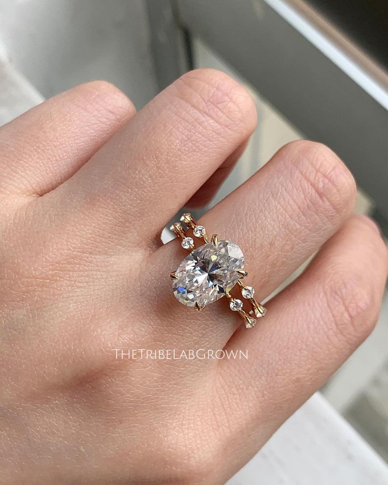 Conjunto de anillos de compromiso Moissanite de talla ovalada de 3 quilates, anillo solitario de oro macizo de 14 k, conjunto de anillos de boda de diamantes a distancia, anillo de promesa para ella imagen 1
