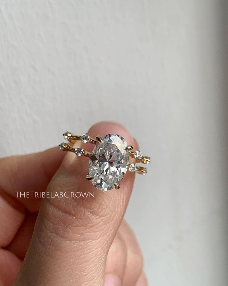 Conjunto de anillos de compromiso Moissanite de talla ovalada de 3 quilates, anillo solitario de oro macizo de 14 k, conjunto de anillos de boda de diamantes a distancia, anillo de promesa para ella imagen 2