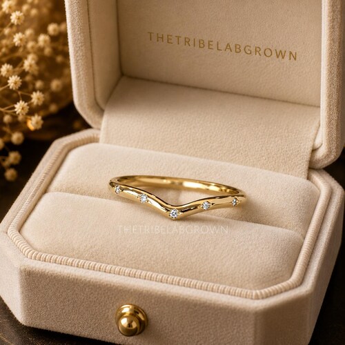 Anillo de boda de moissanita con diseño de chevrón, anillo minimalista apilable de oro macizo de 10 quilates, anillo de promesa en forma de V para ella, anillo de aniversario.