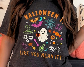 Cute Halloween Crewneck T-Shirt, Retro Halloween tee, Ghostly Shirt for Dedicated Halloweener, Spooky Aesthetic Clothes with Ghost and Bats