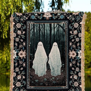 Haunted Ghost Couple Blanket Indie Room Decor Vintage Halloween Tapestry Woven Blanket Ghost Friends Spooky Forest Ghost Dark Academia Throw