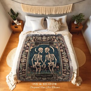 Skeleton Lovers Tarot Aesthetic Throw | Celestial Skeleton Couple Woven Tapestry Wedding Anniversary Gift Personalized Blanket Custom Names Bild 3