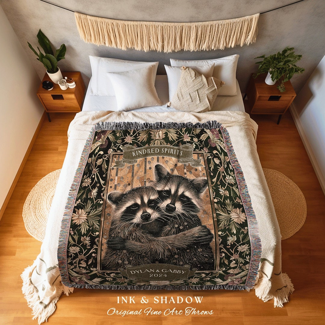 Raccoon Tree Quilted Blanket NCU0DV564 main image 0