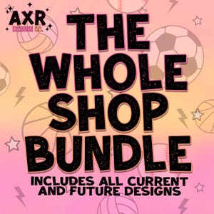 Op de afbeelding: Een roze en oranje afbeelding met zwarte tekst die "THE WHOLE SHOP BUNDLE INCLUDES ALL CURRENT AND FUTURE DESIGNS" luidt. De afbeelding is versierd met sterren en sportballen.